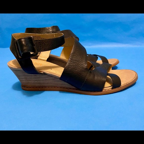 Levity Black Wedges - Picture 2 of 5